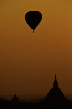 Sunrise ober Bagan