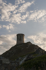 Corsica, 01/09/2017: tramonto sulla Torre della Parata, la torre genovese costruita nel 1608 con vista sulle Isole Sanguinarie
