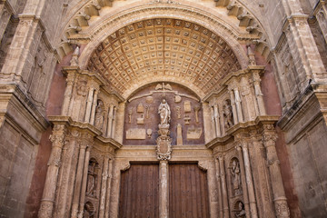 Obraz premium Close up view of one of doors of Catedral de Mallorca. It is more commonly referred to as La Seu, is a Gothic Roman Catholic church.