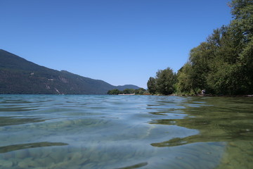 Le Lac d'Aix-les-Bains avec vue sur la montagne