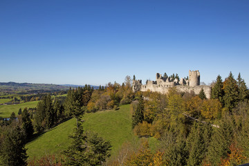 Fototapeta na wymiar Burg Hohenfreyberg - Eisenberg burg - Allgäu - Pfronten - Herbst - Ostallgäu - Gipfelburg