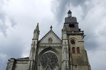 Fototapeta na wymiar église saint léonard
