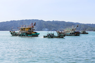 Obraz premium Fishing boats at the bay of Kinabalu, Malasya 