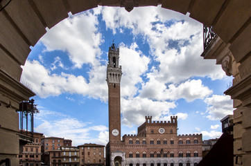Obraz premium Piazza del Campo with Palazzo Pubblico, Siena, Italy