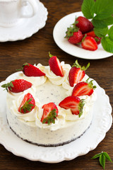 Creamy cheesecake with chocolate Oreo biscuits and strawberries.