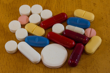 different types of medicinal pills 