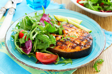 Grilled salmon with soy sauce with vegetables.