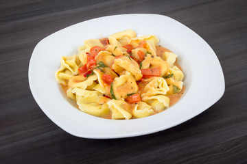 tortellinis pasta in tomato sauce