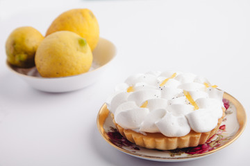 lemon pie con merengue y limon confitado