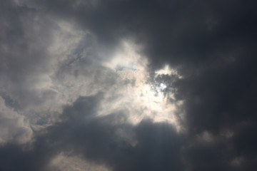 Fototapeta na wymiar 太陽と雲（天国、神々しい、未来、夢、成功などのイメージ）