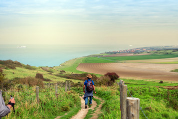 Obraz premium randonneurs sur le cap blanc-nez