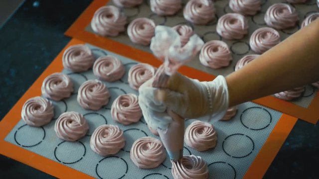 Confectioner from the syringe to push mass in pan for a marshmallow