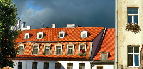It's good to be safe when the thunderstorm starts