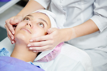 Obraz na płótnie Canvas A cosmetic procedure, the girl's face closeup