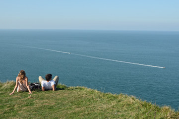 gens detente loisir jeunes couple mer ocean environnement vert meteo climat