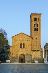 Fototapeta na wymiar St. Francis basilica, Ravenna, Italy