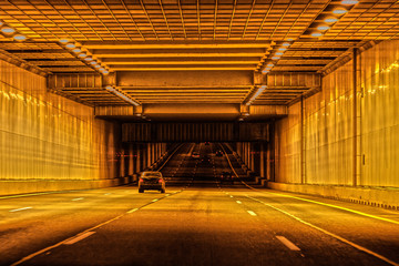Naklejka premium Night road with cars and lights in Saint-Petersburg