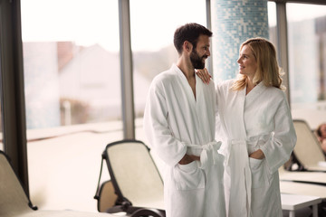 Obraz premium Portrait of attractive couple in spa center