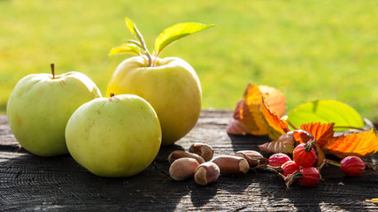 Picture with apples.