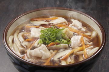 具材がたっぷり入ったあんかけうどん