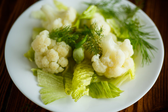 cauliflower with salad leaves