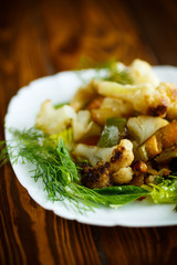 warm salad with cauliflower and sweet pepper