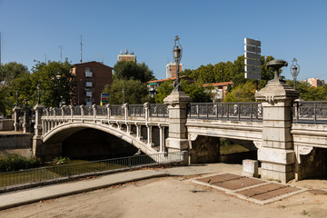 Fototapeta na wymiar Isabel II bridge over the Manzanares river in Madrid