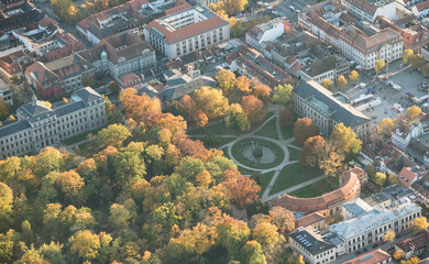 Erlangen Schlossgarten mit Hugenottenbrunnen Luftbild