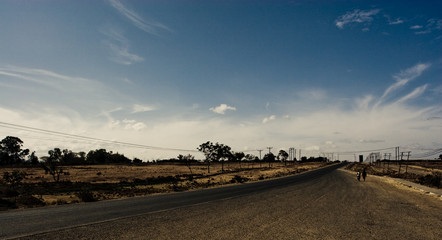 Kenya Road runnings through the wild Mara region