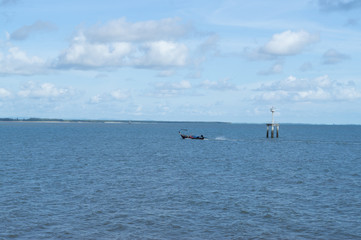 Obraz premium Sea with boat and blue sky