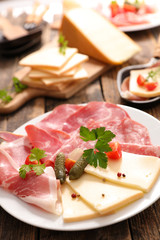 raclette cheese with potato and meats