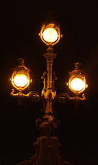 Fototapeta na wymiar latarnia w nocy 