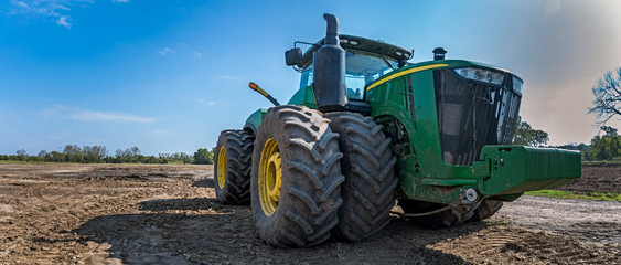 Powerful Earth Moving Machinery Road Building