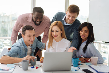 Fototapeta premium Group of smiling people that actively discussing