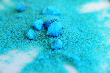 Kupfersulfat aus dem Chemie Baukasten mit Makro objektiv Fotografiert