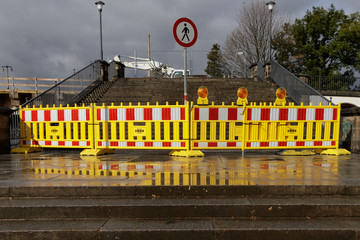 The Augustus bridge in Dresden is being renovated. Therefor it is blocked at one side and this picture shows the blockade of the stairs.