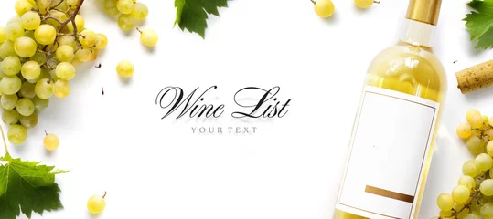 Foto op Plexiglas wijnkaart achtergrond  zoete witte druiven en wijnfles © Konstiantyn