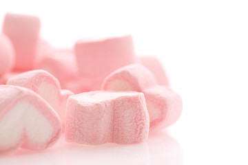 Fototapeta na wymiar Pink Heart marshmallow isolated in white background