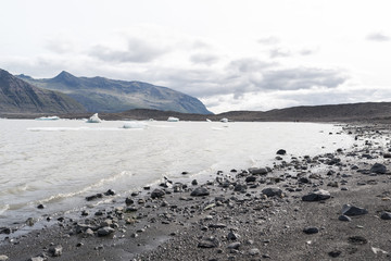 Lago del glaciar Skaftafellsjokull en Islandia