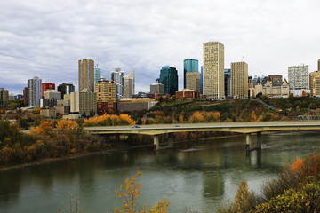Fototapeta premium Edmonton city center with colorful aspen in fall