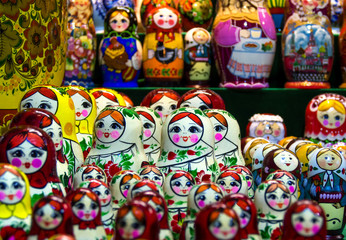 Fototapeta na wymiar Nesting dolls, dolls in the shop window