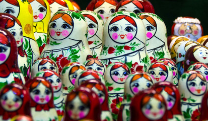 Fototapeta na wymiar Nesting dolls, dolls in the shop window