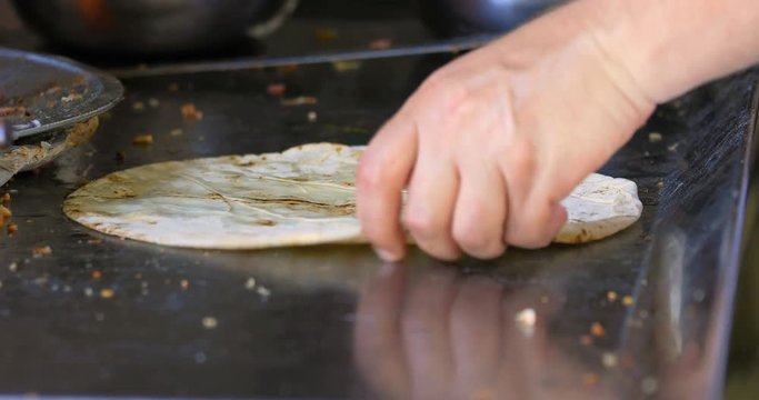 pr&eacute;paration d'un shawarma sandwich