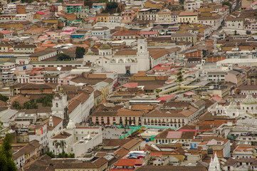 Fototapeta premium Piękny widok na zabytkowe centrum Quito w Ekwadorze