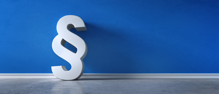 Paragraph Symbol vor blauer Wand