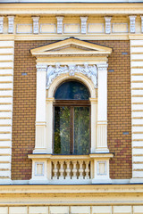 Fototapeta na wymiar Windows on the old building