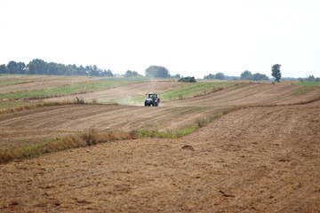 Obraz premium Agricultural work on rural fields. 