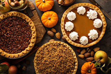 Fototapety  Fall traditional pies pumpkin, pecan and apple crumble