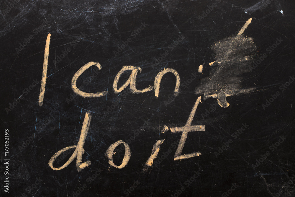 Fototapete changing the word i can't to i can do it text on blackboard background