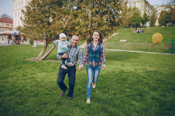 Obraz premium family in a park